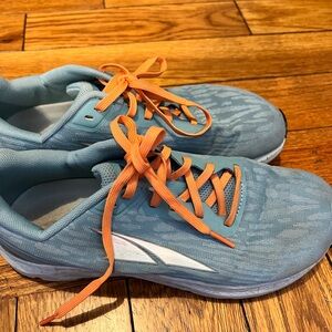 Size 8.5 women’s altra running shoes. Lightly worn.